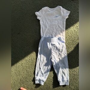Nike Infant White and Light Blue Set